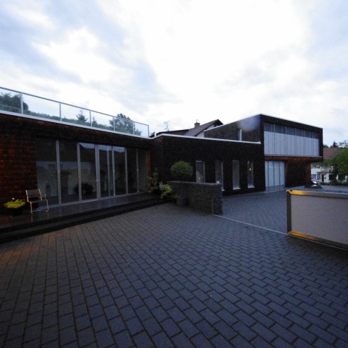 Firmengebäude - Holzhoftore, Einfahrtstore aus Holz nach Maß- Raum Mannheim, Heidelberg
