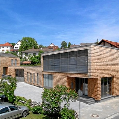 Firmengebäude - Holzhoftore, Einfahrtstore aus Holz nach Maß- Raum Mannheim, Heidelberg