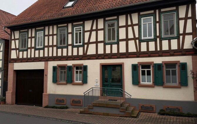 Hoftoranlage Fachwerkhaus Odenwald - Holzhoftore, Einfahrtstore aus Holz nach Maß- Raum Mannheim, Heidelberg
