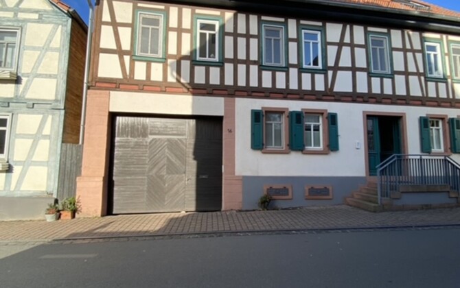 Hoftor Fachwerkhaus Odenwald vorher - Holzhoftore, Einfahrtstore aus Holz nach Maß- Raum Mannheim, Heidelberg